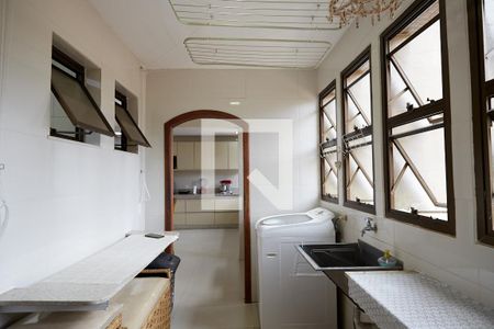 Apartamento à venda com 240m², 4 quartos e 3 vagas Apartamento à venda com 240m², 4 quartos e 3 vagasÁrea de Serviço