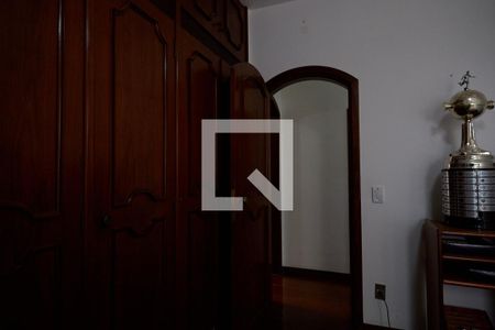 Apartamento à venda com 240m², 4 quartos e 3 vagas Apartamento à venda com 240m², 4 quartos e 3 vagasQuarto 02