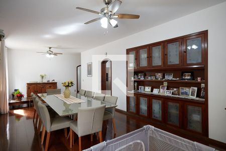 Apartamento à venda com 240m², 4 quartos e 3 vagas Apartamento à venda com 240m², 4 quartos e 3 vagasSala