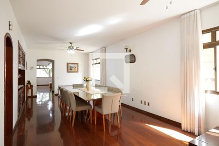 Apartamento à venda com 240m², 4 quartos e 3 vagas Apartamento à venda com 240m², 4 quartos e 3 vagasSala