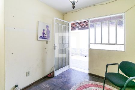 Sala de casa à venda com 3 quartos, 360m² em Vila Perola, Contagem