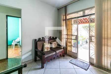 Sala de casa à venda com 5 quartos, 300m² em Vila Perola, Contagem