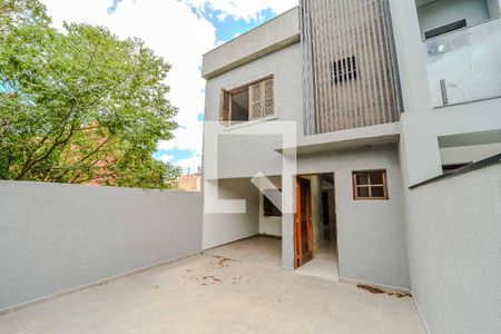 Casa à venda com 120m², 3 quartos e 2 vagas Casa à venda com 120m², 3 quartos e 2 vagasQuintal