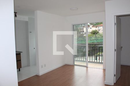 Sala de apartamento para alugar com 2 quartos, 48m² em Vila Monte Serrat, Cotia