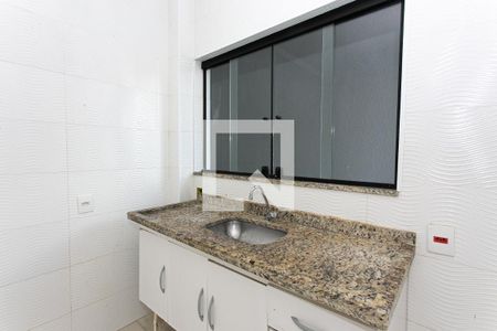 Cozinha de apartamento para alugar com 2 quartos, 38m² em Vila Carrão, São Paulo