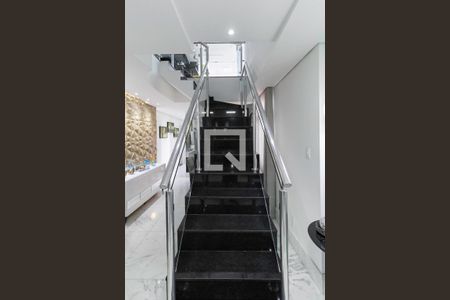 Escada de apartamento para alugar com 3 quartos, 278m² em Ouro Preto, Belo Horizonte