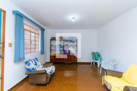 Sala de casa à venda com 3 quartos, 250m² em Jardim Teresa, São Paulo