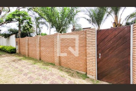 Casa de condomínio à venda com 350m², 4 quartos e 6 vagas Casa de condomínio à venda com 350m², 4 quartos e 6 vagasFachada