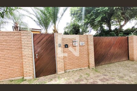 Casa de condomínio à venda com 350m², 4 quartos e 6 vagas Casa de condomínio à venda com 350m², 4 quartos e 6 vagasFachada