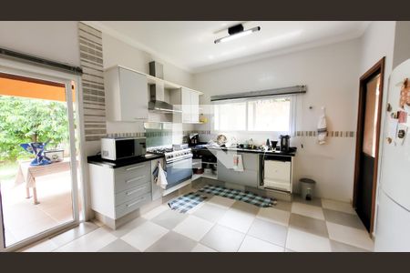 Casa de condomínio à venda com 350m², 4 quartos e 6 vagas Casa de condomínio à venda com 350m², 4 quartos e 6 vagasCozinha