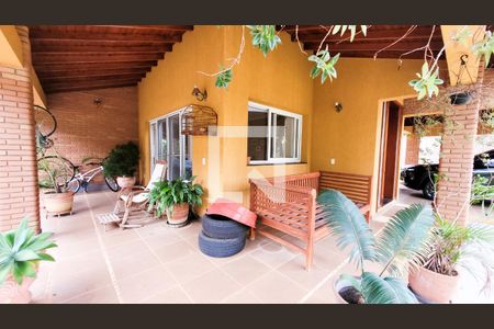 Casa de condomínio à venda com 350m², 4 quartos e 6 vagas Casa de condomínio à venda com 350m², 4 quartos e 6 vagasárea frente