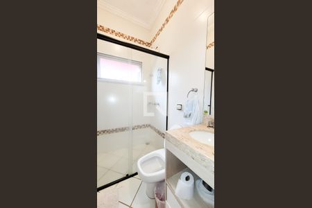 Casa de condomínio à venda com 350m², 4 quartos e 6 vagas Casa de condomínio à venda com 350m², 4 quartos e 6 vagasBanheiro