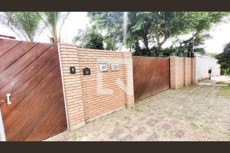 Casa de condomínio à venda com 350m², 4 quartos e 6 vagas Casa de condomínio à venda com 350m², 4 quartos e 6 vagasFachada