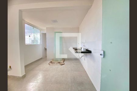 Cozinha e Área de Serviço de kitnet/studio para alugar com 0 quarto, 28m² em Matatu, Salvador