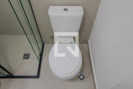 Banheiro de kitnet/studio para alugar com 1 quarto, 25m² em Pinheiros, São Paulo