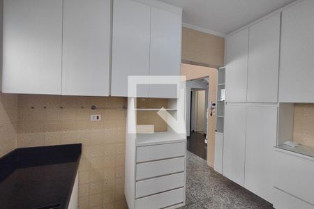 Casa à venda com 360m², 3 quartos e 6 vagas Casa à venda com 360m², 3 quartos e 6 vagasCozinha