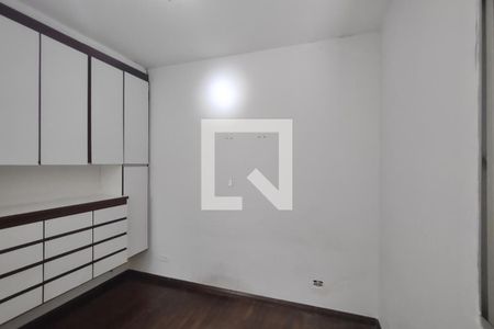 Casa à venda com 360m², 3 quartos e 6 vagas Casa à venda com 360m², 3 quartos e 6 vagasEscritório