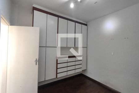 Casa à venda com 360m², 3 quartos e 6 vagas Casa à venda com 360m², 3 quartos e 6 vagasEscritório