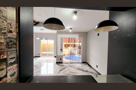 Sala de casa de condomínio à venda com 3 quartos, 110m² em Medeiros, Jundiaí