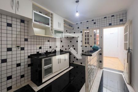 Cozinha de casa para alugar com 2 quartos, 130m² em Jardim da Gloria, São Paulo