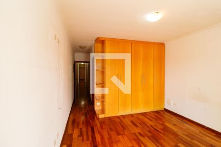 Suíte de casa para alugar com 3 quartos, 178m² em Vila Nivi, São Paulo