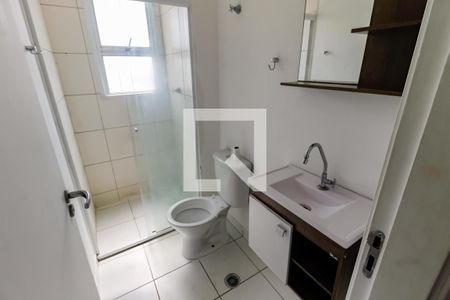 Banheiro de apartamento para alugar com 2 quartos, 51m² em Jardim Caner, Taboão da Serra