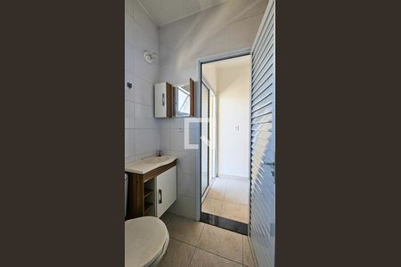 Banheiro de kitnet/studio para alugar com 1 quarto, 25m² em Campo Grande, São Paulo