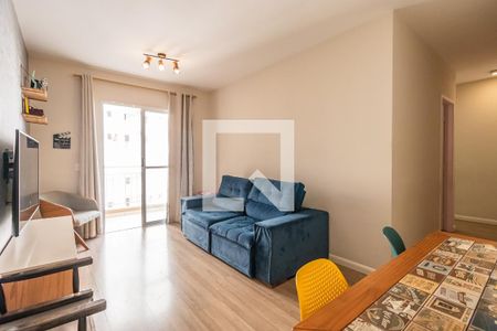 Sala de apartamento para alugar com 2 quartos, 72m² em Jardim Tupanci, Barueri