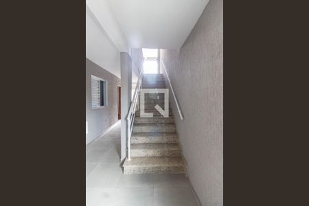 Apartamento à venda com 28m², 1 quarto e sem vaga Apartamento à venda com 28m², 1 quarto e sem vagaEscada