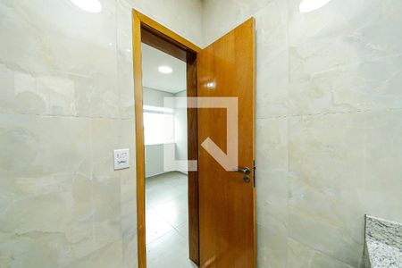 Banheiro de apartamento para alugar com 1 quarto, 28m² em Jardim Vila Formosa, São Paulo