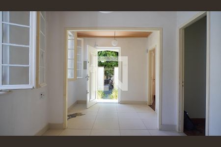 Sala de casa à venda com 3 quartos, 150m² em Petrópolis, Porto Alegre