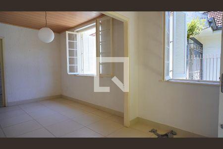 Sala de casa à venda com 3 quartos, 150m² em Petrópolis, Porto Alegre