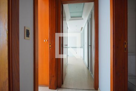 Corredor Quartos de apartamento para alugar com 4 quartos, 280m² em Petrópolis, Porto Alegre