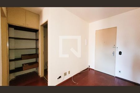 Sala / Quarto de kitnet/studio para alugar com 1 quarto, 50m² em Centro, Campinas