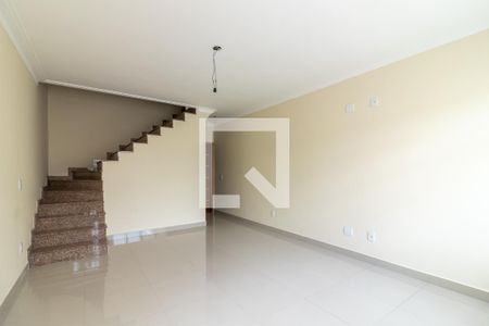 Sala de casa à venda com 2 quartos, 90m² em Parque Peruche, São Paulo