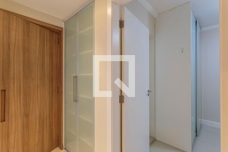 Corredor de apartamento à venda com 3 quartos, 94m² em Vila Olímpia, São Paulo