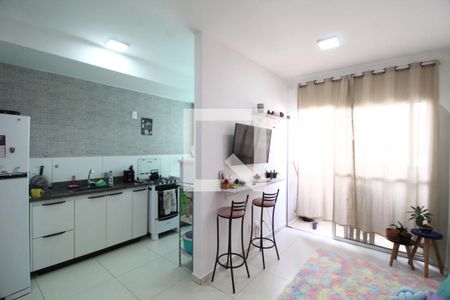 Sala de apartamento para alugar com 2 quartos, 48m² em Jardim Holanda, Uberlândia