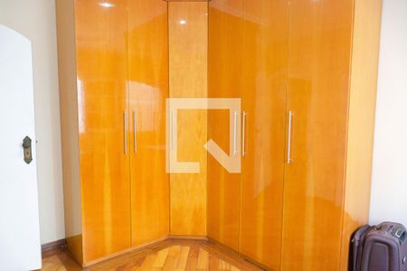 Casa à venda com 450m², 5 quartos e 5 vagas Casa à venda com 450m², 5 quartos e 5 vagasQuarto 6