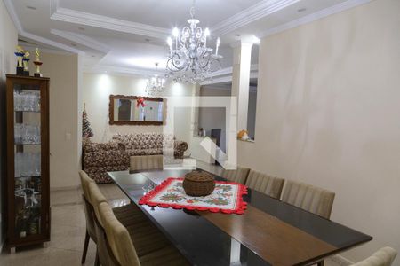 Casa à venda com 450m², 5 quartos e 5 vagas Casa à venda com 450m², 5 quartos e 5 vagasSala de Jantar