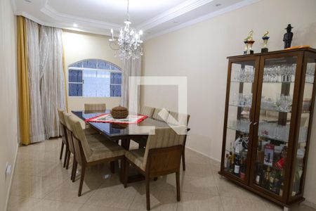 Casa à venda com 450m², 5 quartos e 5 vagas Casa à venda com 450m², 5 quartos e 5 vagasSala de Jantar