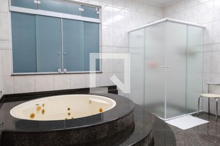 Casa à venda com 450m², 5 quartos e 5 vagas Casa à venda com 450m², 5 quartos e 5 vagasBanheiro 4