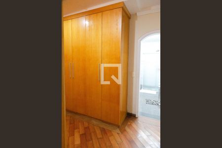 Casa à venda com 450m², 5 quartos e 5 vagas Casa à venda com 450m², 5 quartos e 5 vagasQuarto 6