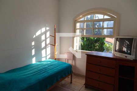 Casa à venda com 450m², 5 quartos e 5 vagas Casa à venda com 450m², 5 quartos e 5 vagasQuarto 1