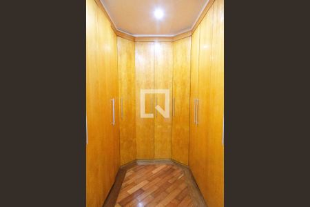 Casa à venda com 450m², 5 quartos e 5 vagas Casa à venda com 450m², 5 quartos e 5 vagasQuarto 6