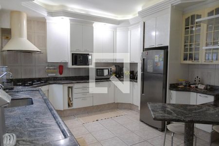 Casa à venda com 450m², 5 quartos e 5 vagas Casa à venda com 450m², 5 quartos e 5 vagasCozinha