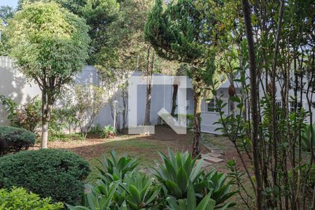 Casa à venda com 450m², 5 quartos e 5 vagas Casa à venda com 450m², 5 quartos e 5 vagasÁrea comum