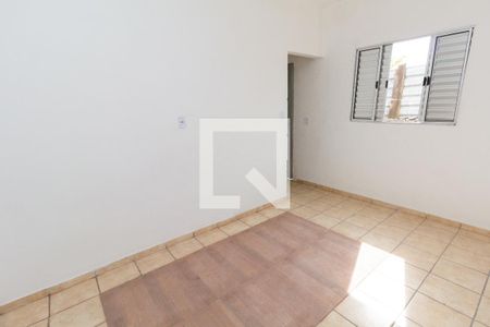 Sala/Quarto de casa para alugar com 1 quarto, 27m² em Jardim Matarazzo, São Paulo