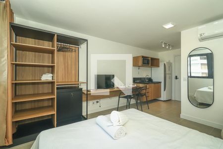 Sala / Quarto / Cozinha de kitnet/studio para alugar com 0 quarto, 26m² em Rio Branco, Porto Alegre