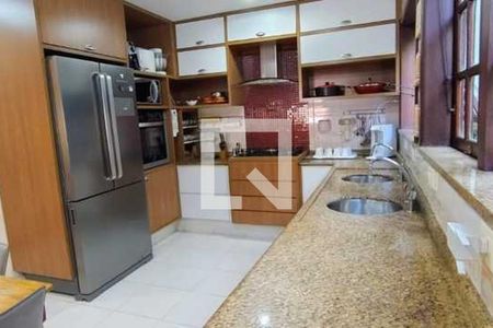 Casa de condomínio à venda com 527m², 4 quartos e 3 vagas