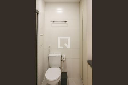 Banheiro de kitnet/studio para alugar com 1 quarto, 26m² em Perdizes, São Paulo